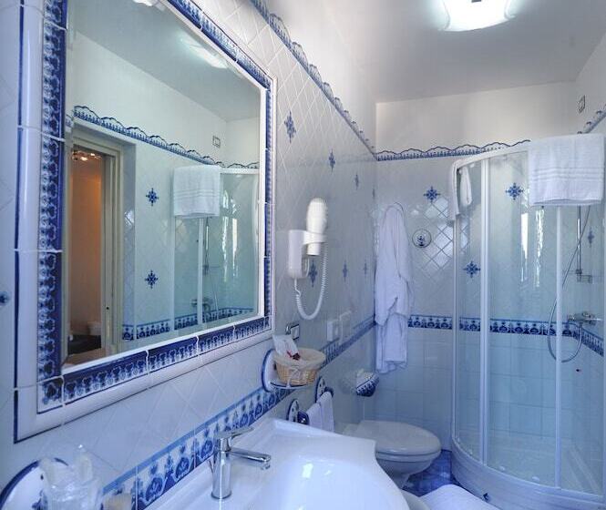 اتاق لوکس با چشم‌انداز دریا, Villa Maria Pia