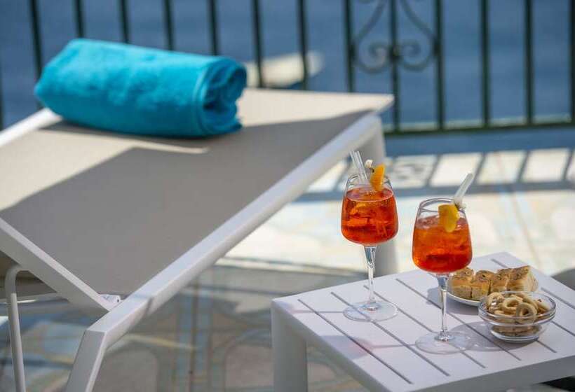 اتاق لوکس با چشم‌انداز دریا, Villa Maria Pia