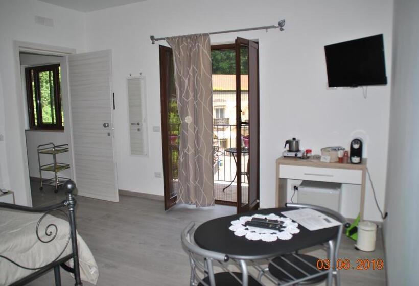 اتاق اکونومی, B&b 40 Steps