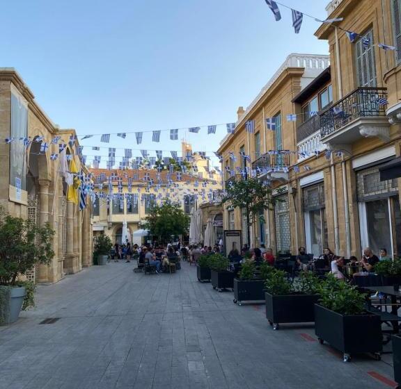 اتاق لوکس, Unique Studios Phaneromenis 41   Down Town Nicosia