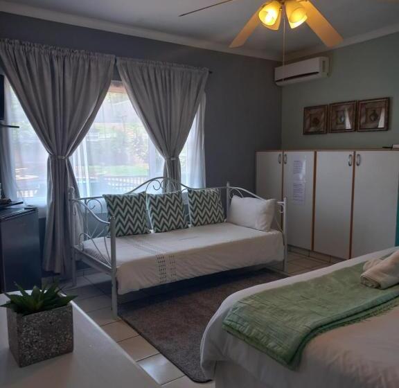 اتاق استاندارد سه نفره, Bougainvillea Bnb