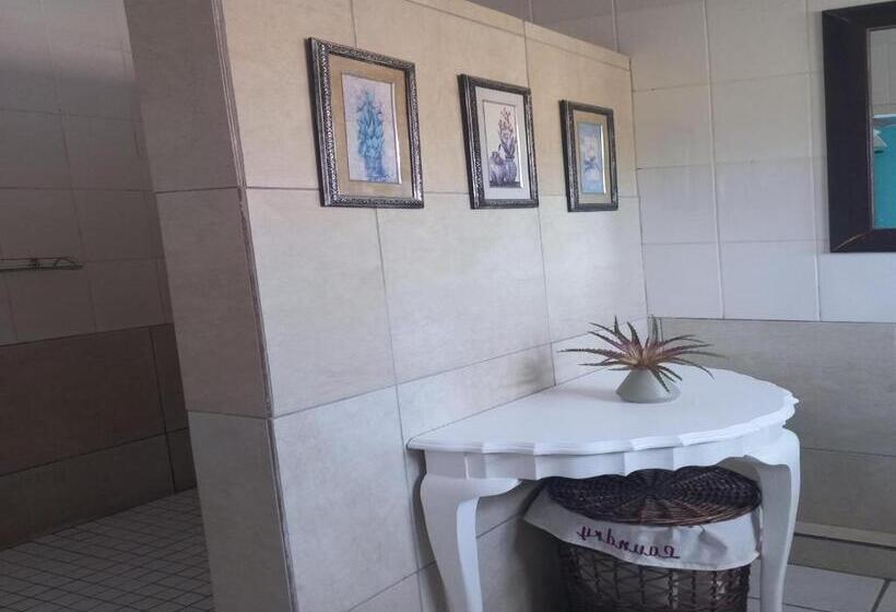 اتاق استاندارد سه نفره, Bougainvillea Bnb