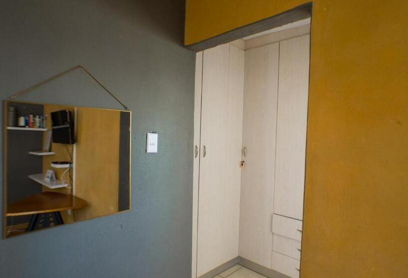 اتاق خانوادگی, Seroloana Guest House