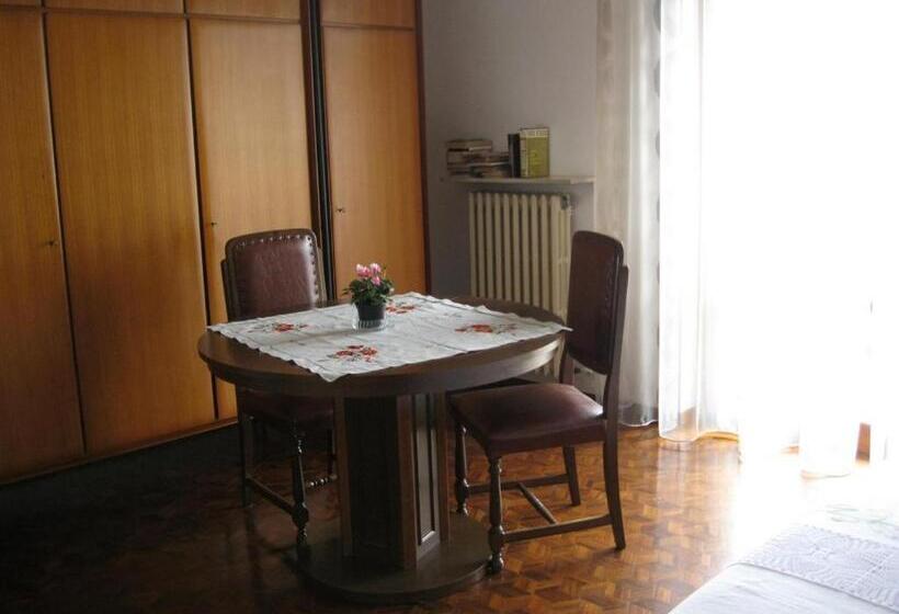 Стандартный внешний трехместный номер с ванной комнатой, La Casa Dei Pini
