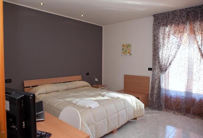اتاق لوکس با چشم‌انداز استخر, Mauro Home Bed And Relax
