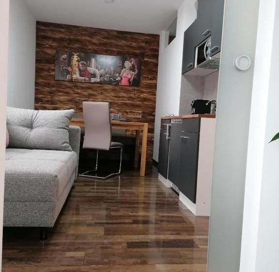 Апартаменты 1 Спальня, Cafe Pension Rafaela