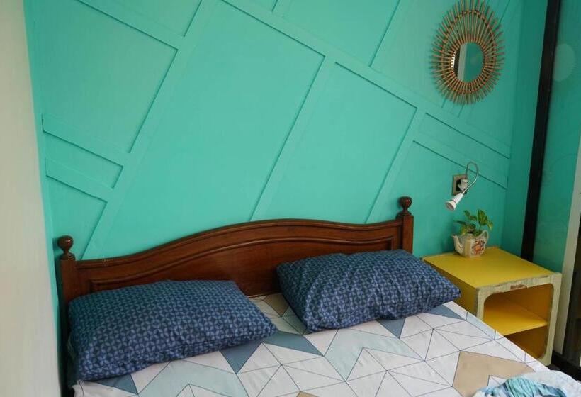 Quarto Estandar com Sacada, Happy House Bnb Bromo Backpacker