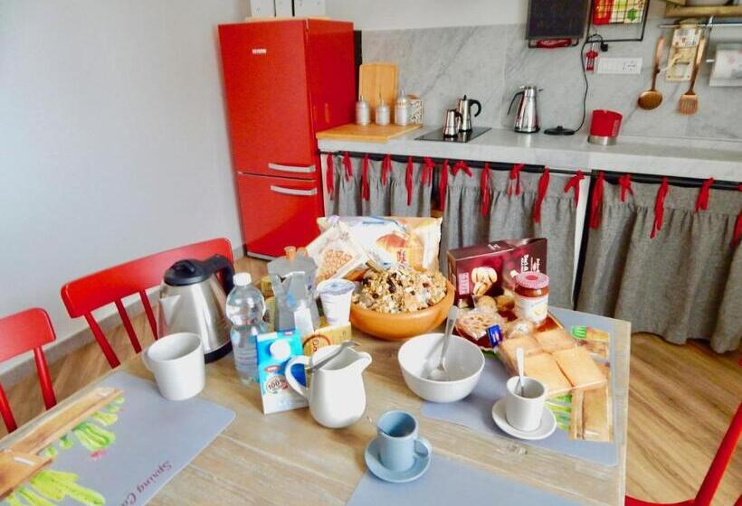 اتاق استاندارد با تخت بزرگ, Le Giüe