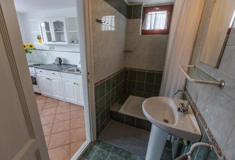 آپارتمان 1 خوابه, Napkert Apartman