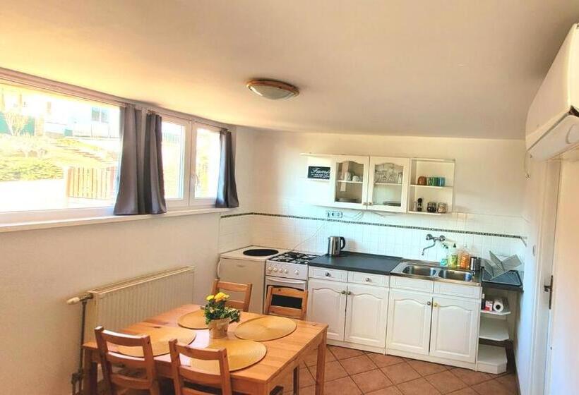 آپارتمان 1 خوابه, Napkert Apartman