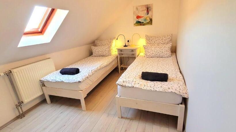 آپارتمان 1 خوابه با چشم‌انداز باغ, Napkert Apartman