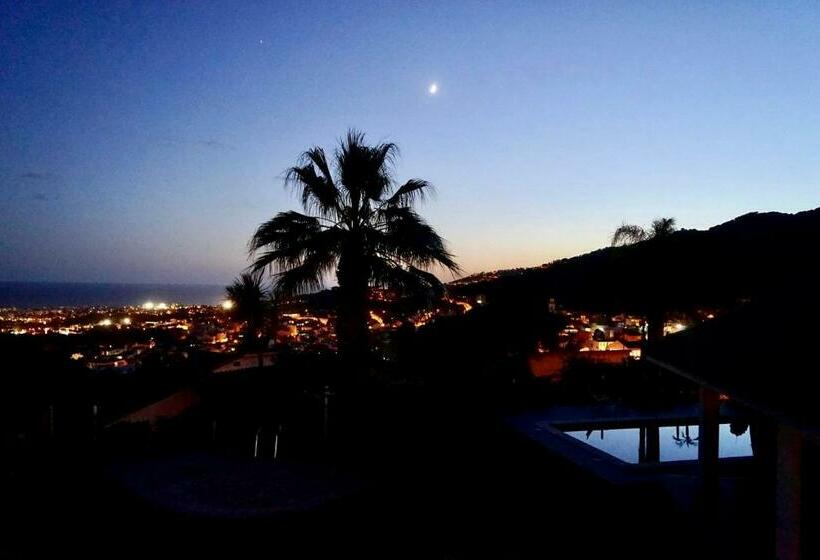 سوییت, Palm Maresme   Suite With Bathroom And Living Room And Terrasse With Ocean Views In A Private Villa