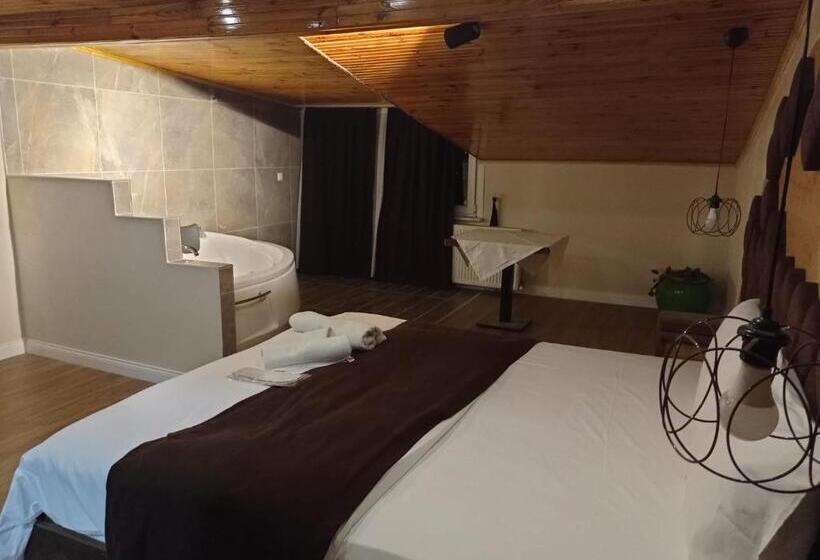 سوییت لوکس, Lily Airport Otel