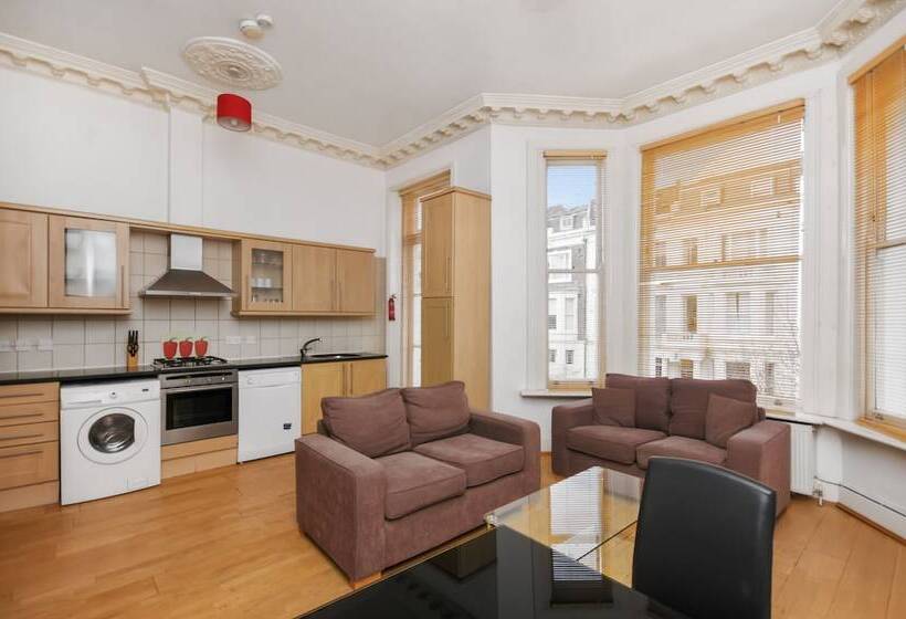 带2个卧室的公寓, Access Earl S Court