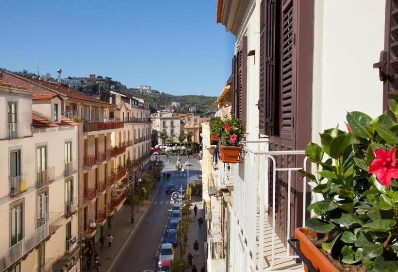 Quarto Superior, Sorrento Flats
