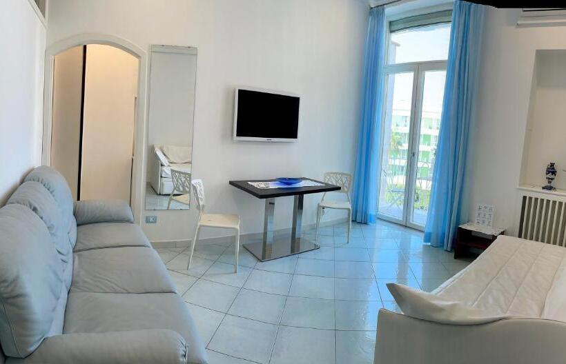带1个卧室的带阳台的公寓, Sorrento Flats