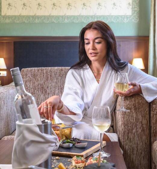 Quarto Estandar com Sacada, St. Spas Hotel & Balneo Complex