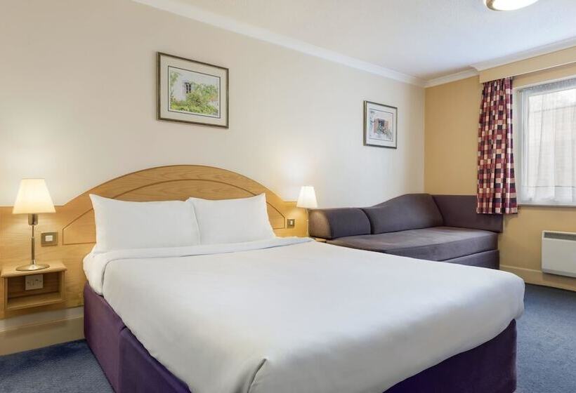 Номер Стандарт Двуспальная Кровать, Days Inn Watford Gap