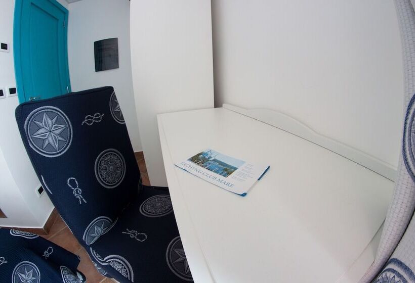 اتاق استاندارد سه نفره, Yachting Club Mare