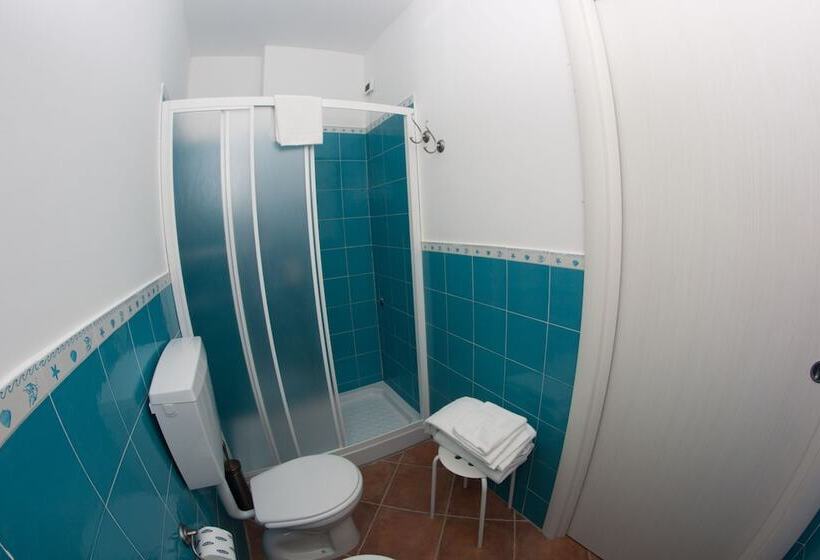 اتاق استاندارد چهار تخته با چشم‌انداز دریا, Yachting Club Mare