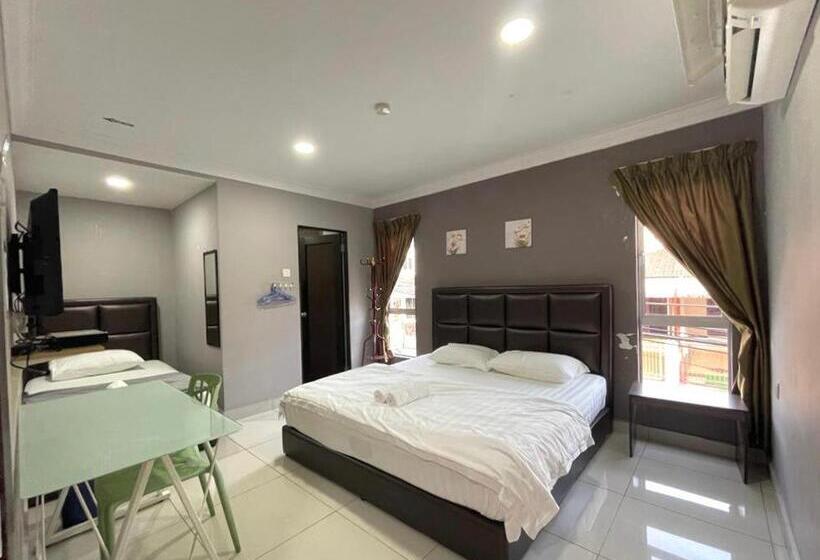 חדר פרמיום לשלושה, Hilltop Hotel Tanjung Malim