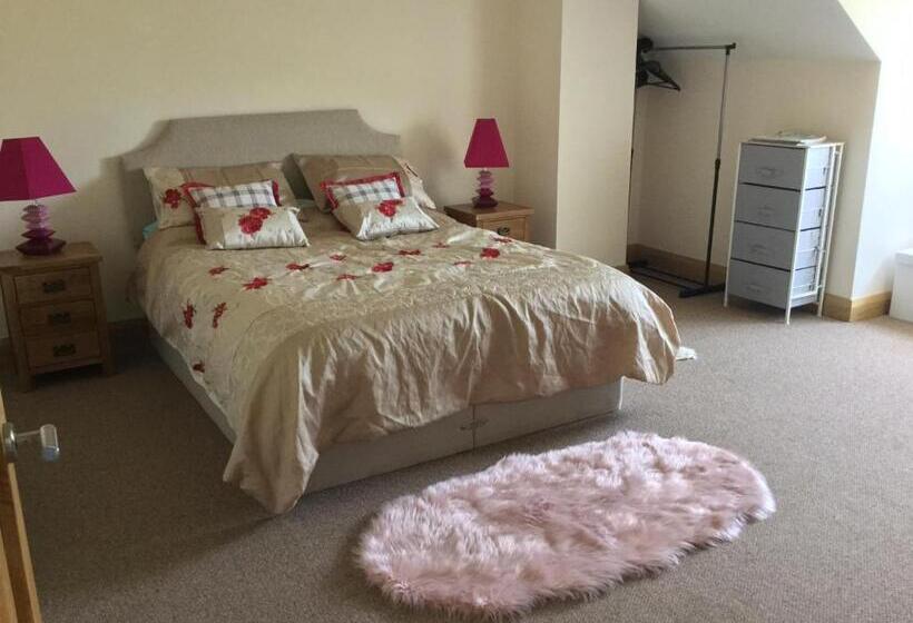 اتاق لوکس, The Crossroads B&b