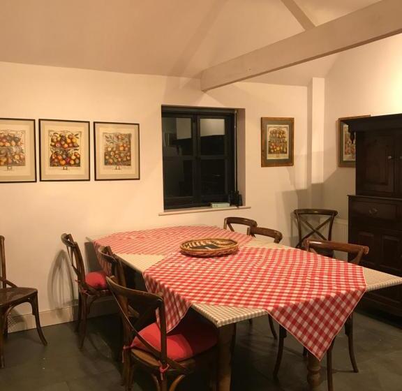 Дом 1 Спальня, Barnham Court Farm