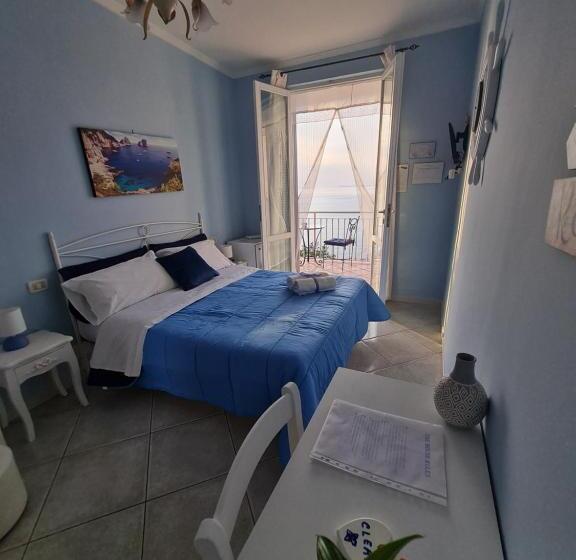 اتاق استاندارد با بالکن و چشم‌انداز دریا, La Palombara B&b