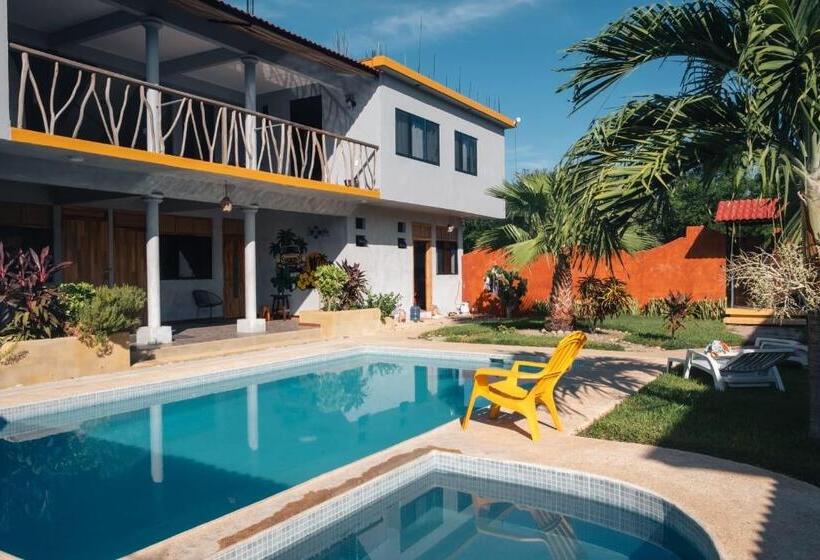 带阳台套房, Coccoloba Guest House