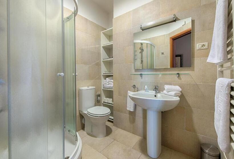 2 Bedroom Apartment With Garden, The Residence Apart
