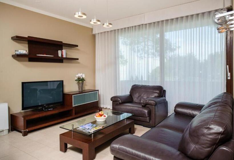 2 Bedroom Apartment With Garden, The Residence Apart