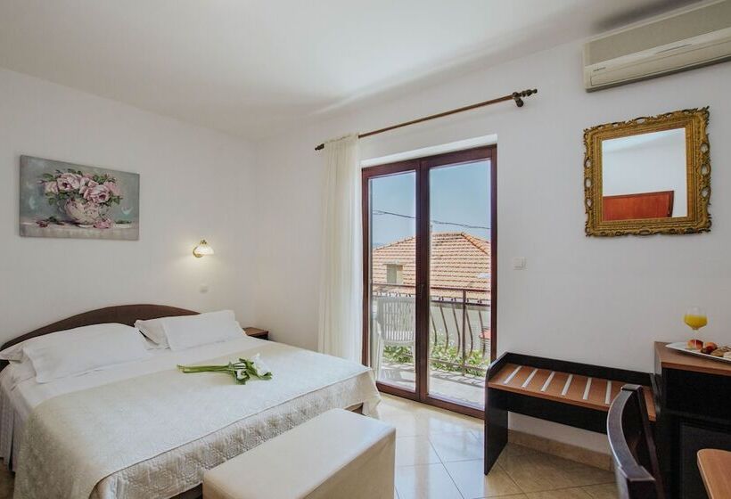 Triple Room Sea View, Vila Tina