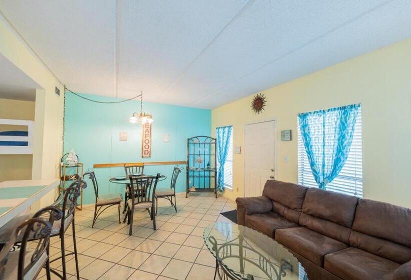 Апартаменты 1 Спальня с Балконом, South Padre Island Condo Is Walking Distance To The Beach, Sleeps 6, Third Floor, 2024 Traveler Awar