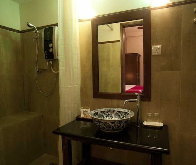 اتاق کلاسیک, Anggun Boutique