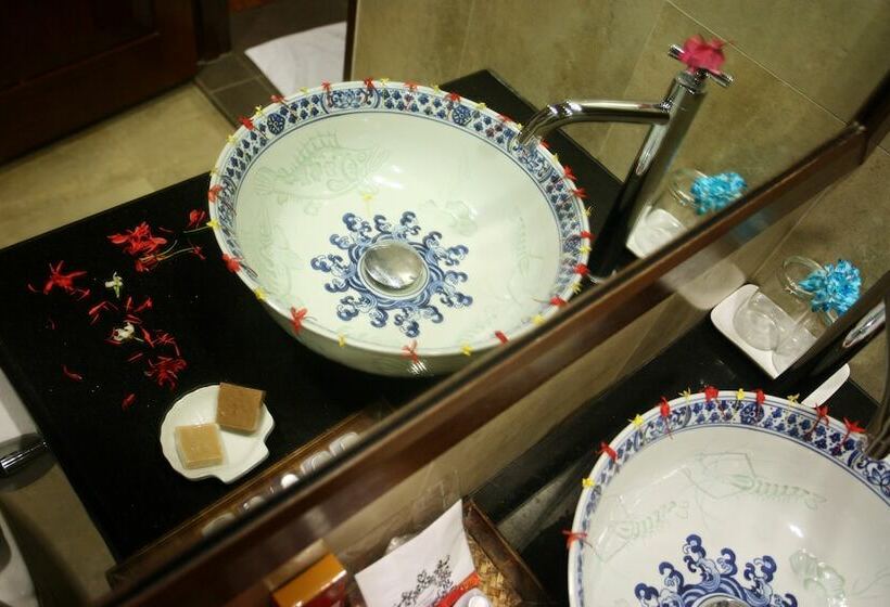 اتاق کلاسیک, Anggun Boutique