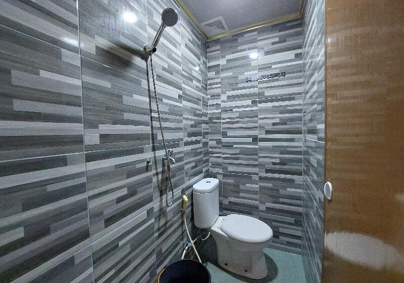 Номер Клуб, Hyatt Regency Jinan