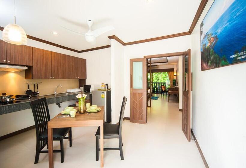 Номер Deluxe, Ratana Hill Patong