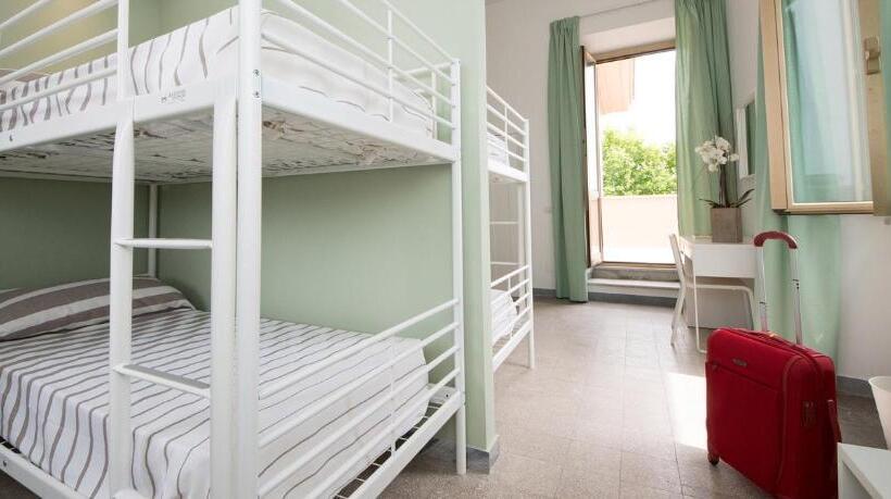 اتاق کلاسیک چهارنفره, Ostello San Luigi Orione
