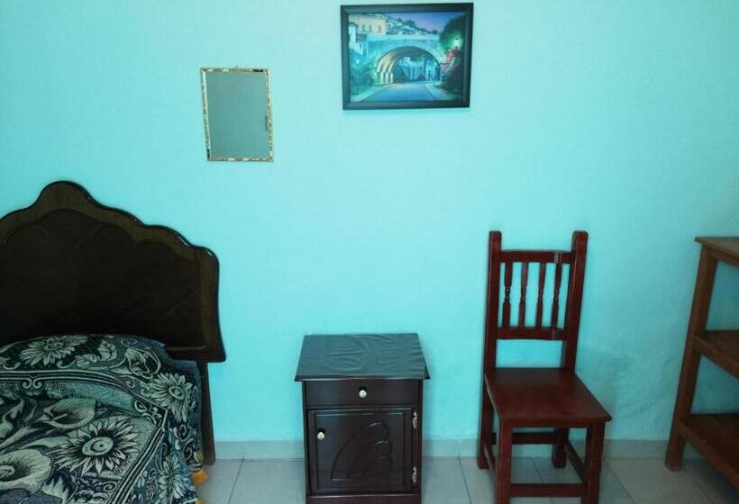 Номер Стандарт Индивидуальный, Habitaciones Amuebladas. Poliforum/centro