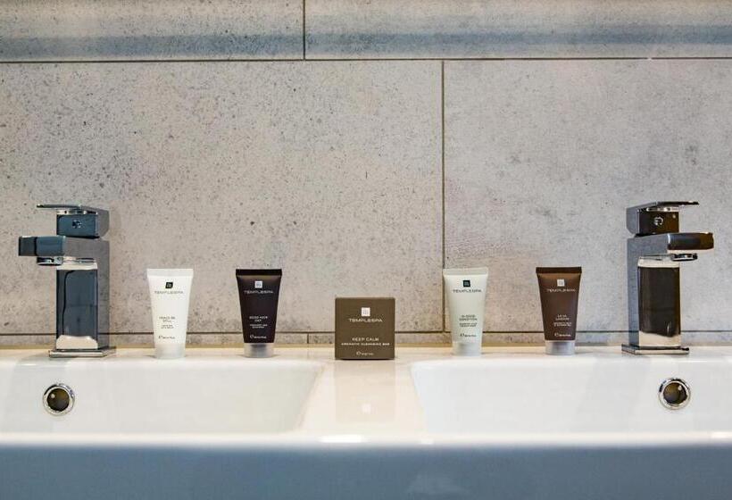 חדר דחוקס עם מיטת קינג, The Hugo   Hotel Concept Canterbury