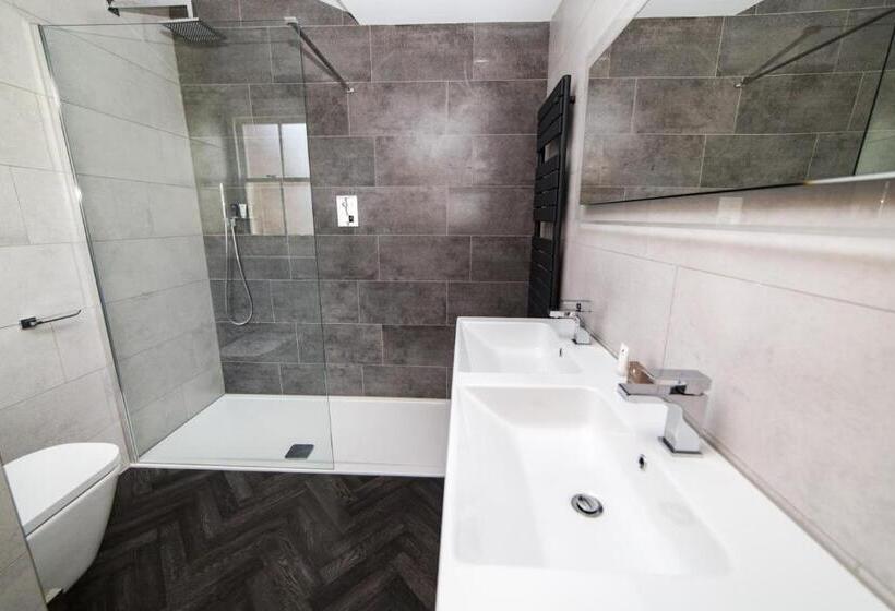 חדר דחוקס עם מיטת קינג, The Hugo   Hotel Concept Canterbury