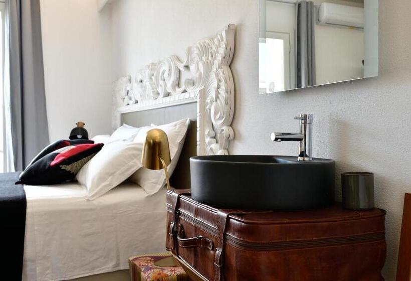 Quarto Deluxe, Lughia