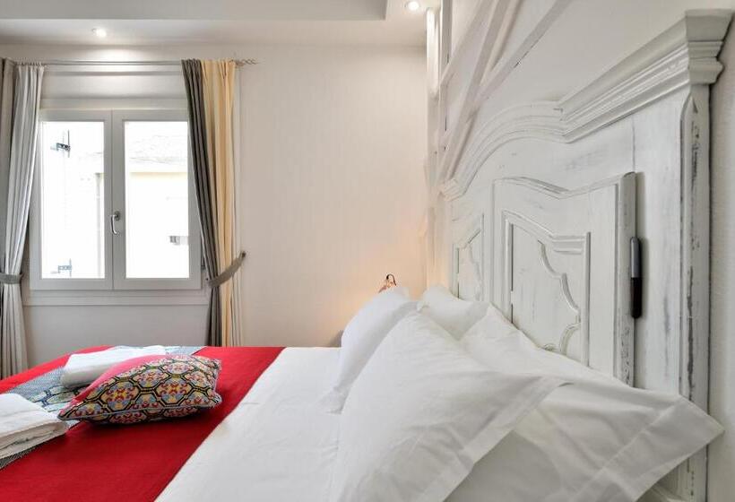 Quarto Standard Banheira Exterior, Lughia