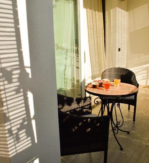 Apartamento 1 Dormitório com Terraço, Lughia
