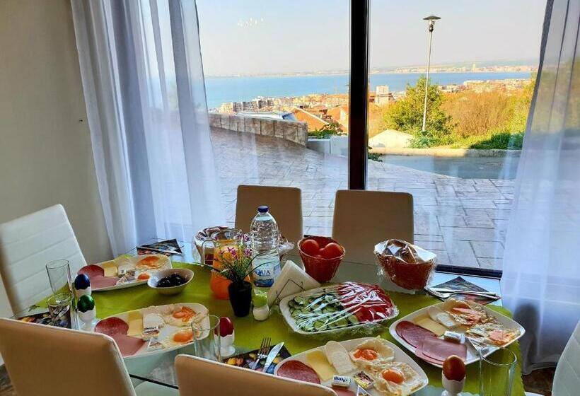 Семейный Номер Боковой Вид на Море, Sea View Hills