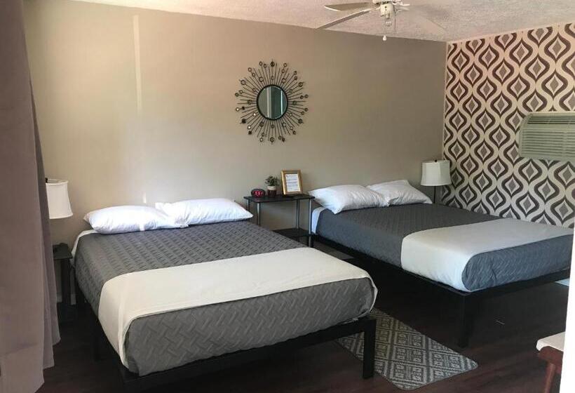 Номер Стандарт, Nightshade Inn & Gardens