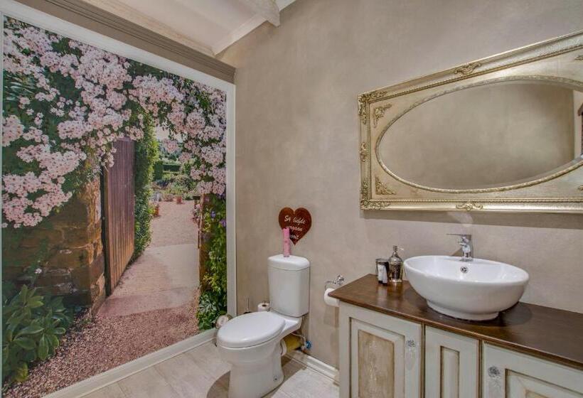 اتاق اجرایی با تخت بزرگ, Migdash Guesthouse