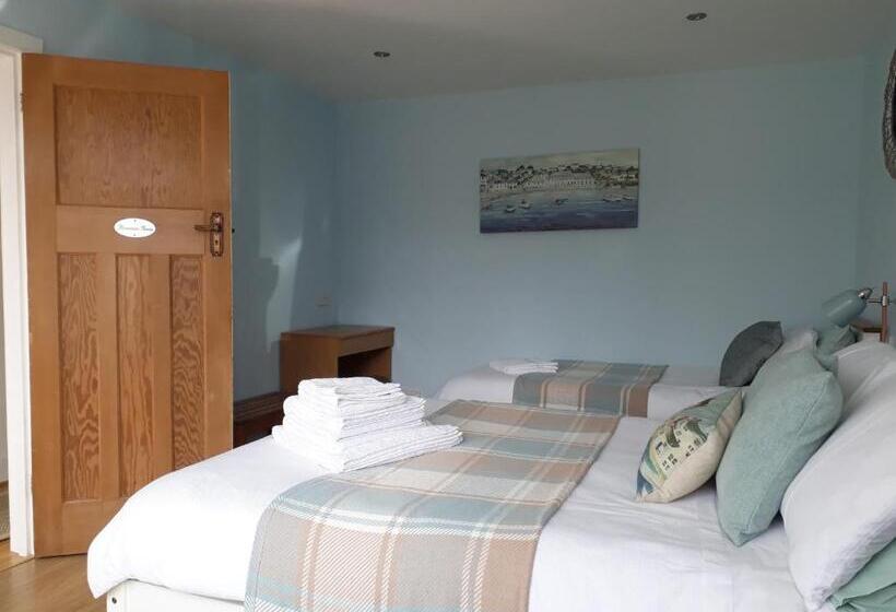 Семейный Номер, Coast 77 B&b