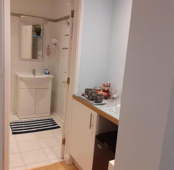 Семейный Номер, Coast 77 B&b