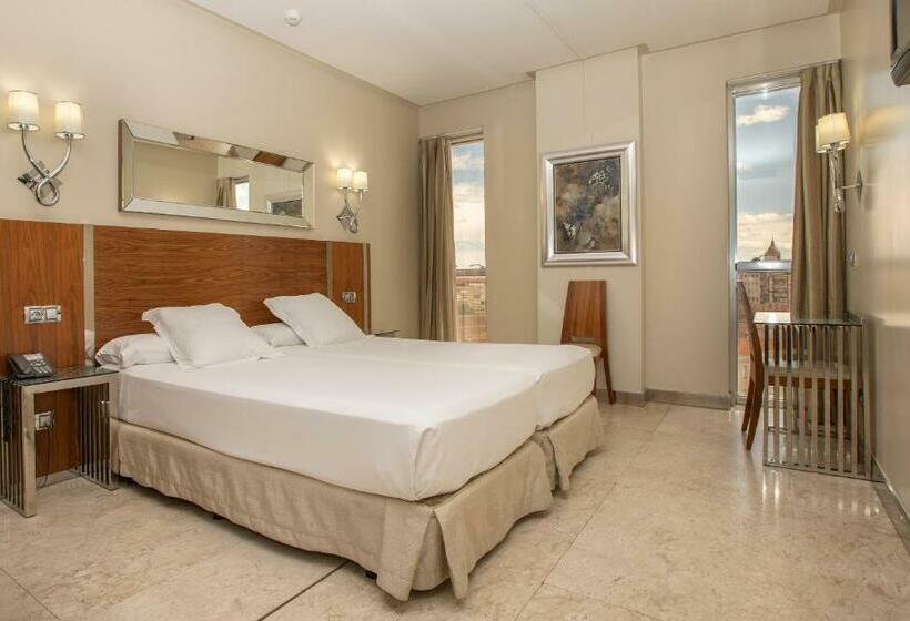 اتاق استاندارد با چشم‌انداز شهر, Gran Hotel Corona Sol